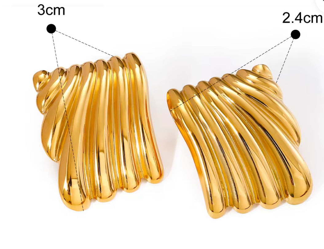 Flower - Geometric Black and Gold Plated Earings