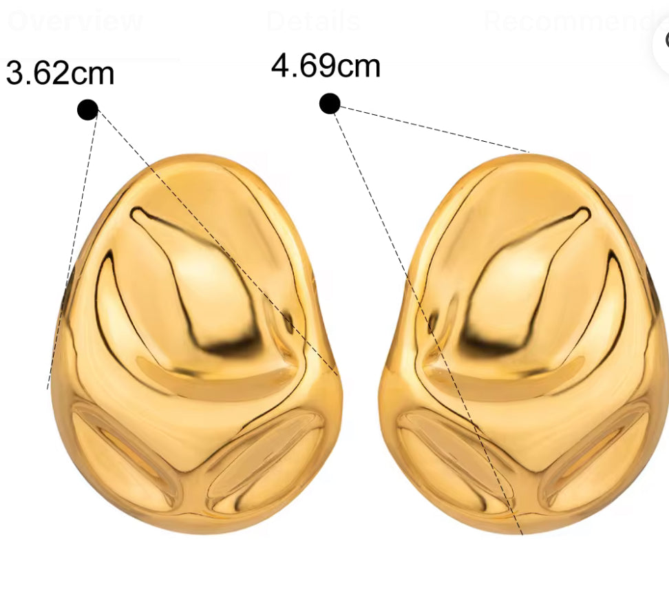 Flower - Geometric Black and Gold Plated Earings